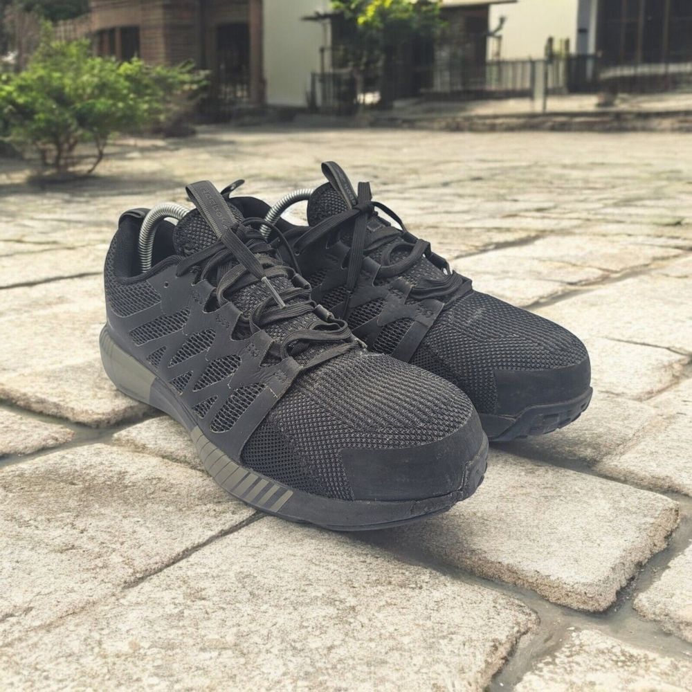 Men's Black Athletic Shoes
